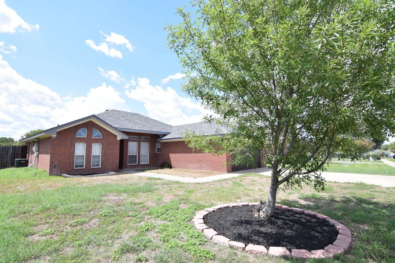 4402 Water Oak Dr - Photo 2 of 22