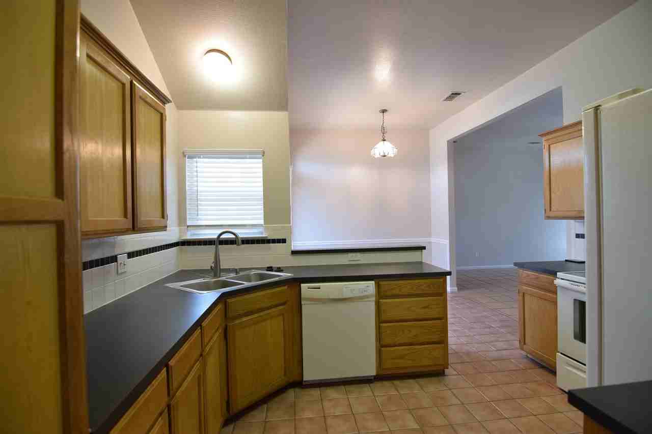 4402 Water Oak Dr - Photo 4 of 22