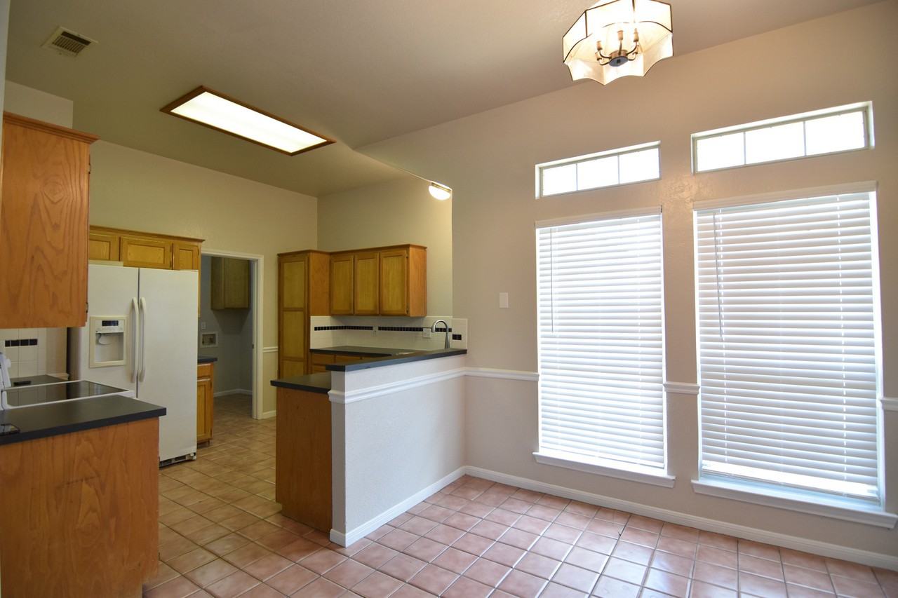 4402 Water Oak Dr - Photo 5 of 22