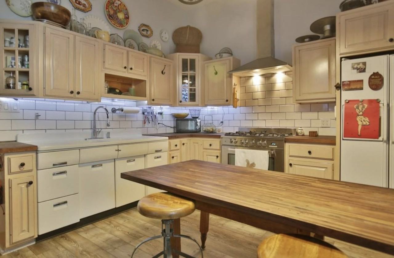 833 Franklin St - Photo 3 of 14