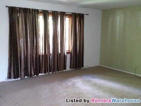 2942 S Webster St - Photo 3 of 15