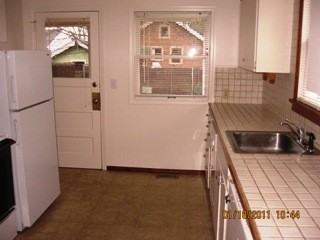 445 NE Holland St - Photo 2 of 4