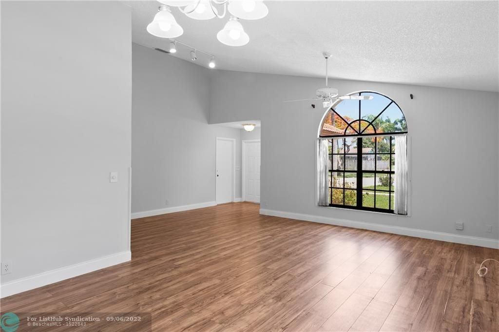 4186 Nw 6th St - Photo 5 of 28