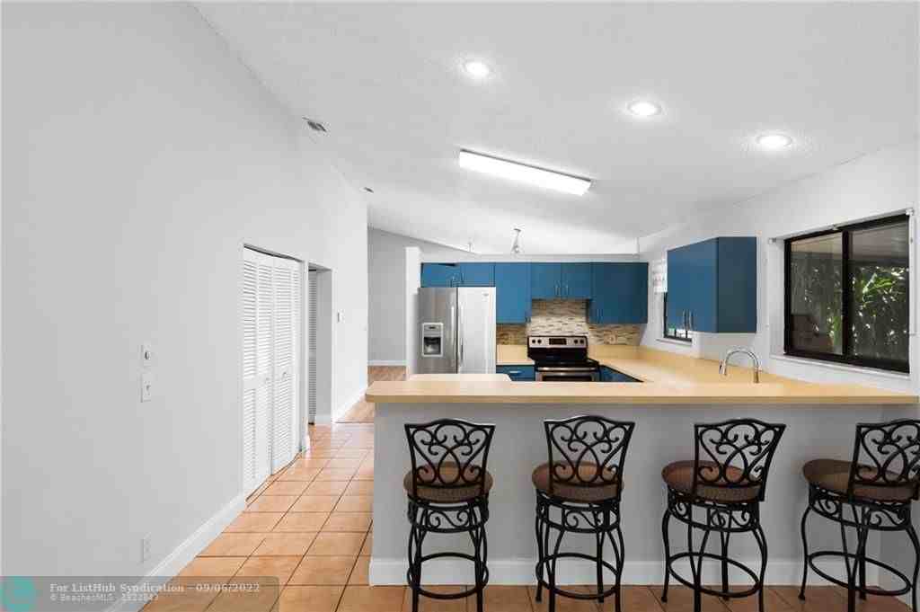 4186 Nw 6th St - Photo 6 of 28