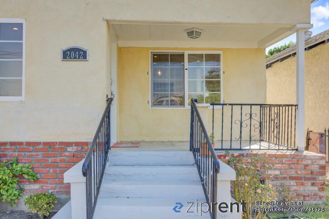 2042 Gates St - Photo 3 of 16