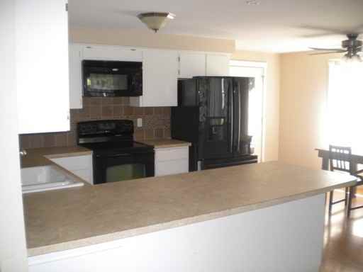 3041 Monterey Dr - Photo 3 of 11