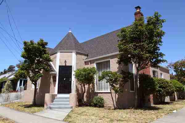 1827 105th Ave - Photo 2 of 17