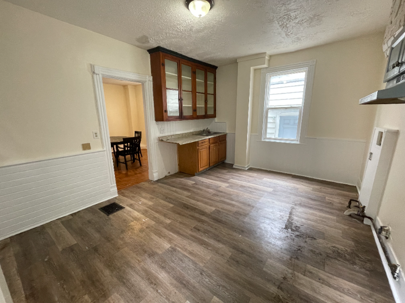 222 W Ferry St - Photo 3 of 20