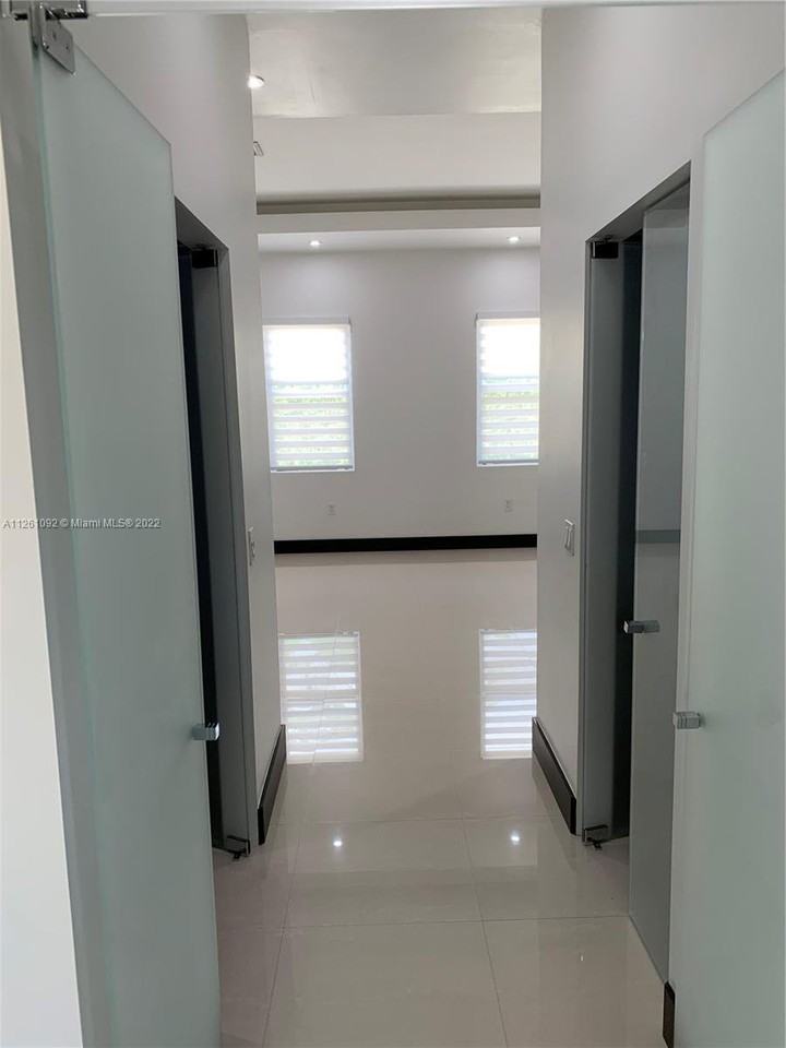 4690 Sw 118th Ave - Photo 3 of 8