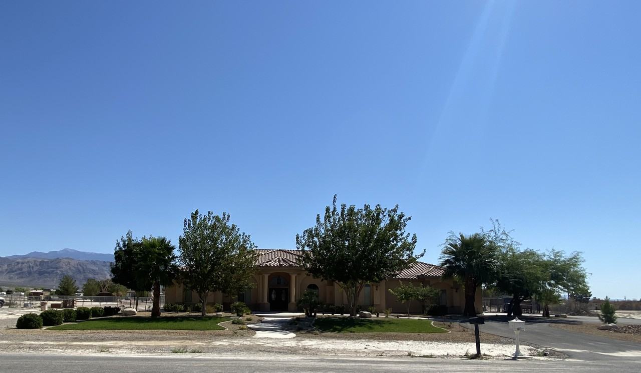 3611 Oakleaf Avenue - Photo 2 of 55