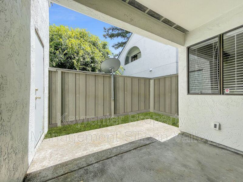 1055 N Capitol Ave #21 - Photo 2 of 10