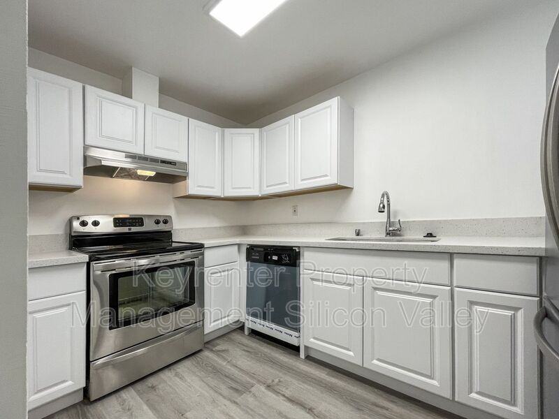 1055 N Capitol Ave #21 - Photo 4 of 10