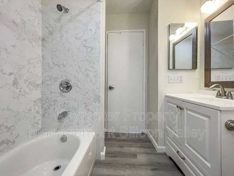 1055 N Capitol Ave #21 - Photo 6 of 10