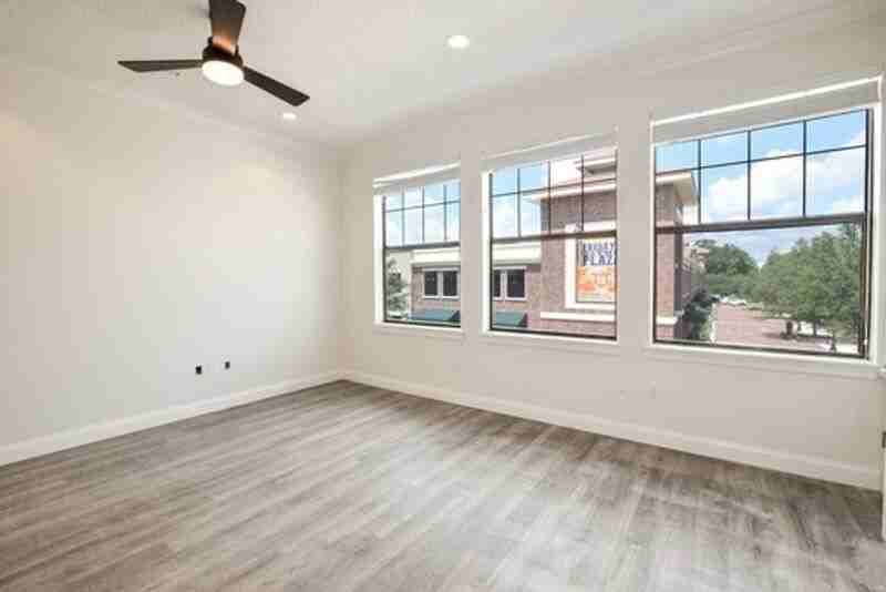 109 S Boyd St #306 - Photo 3 of 11