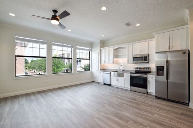 109 S Boyd St #306 - Photo 2 of 11