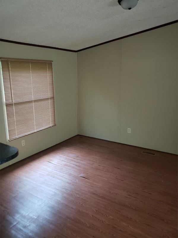 114 W Warren St - Photo 3 of 7