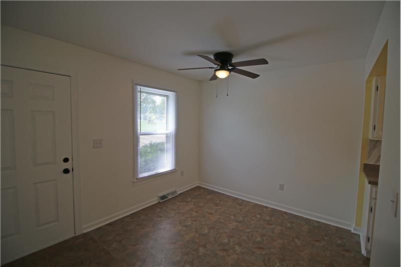 603 Colonial View Rd - Photo 2 of 39