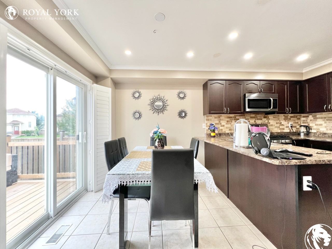 35 Redfern Cres - Photo 3 of 35