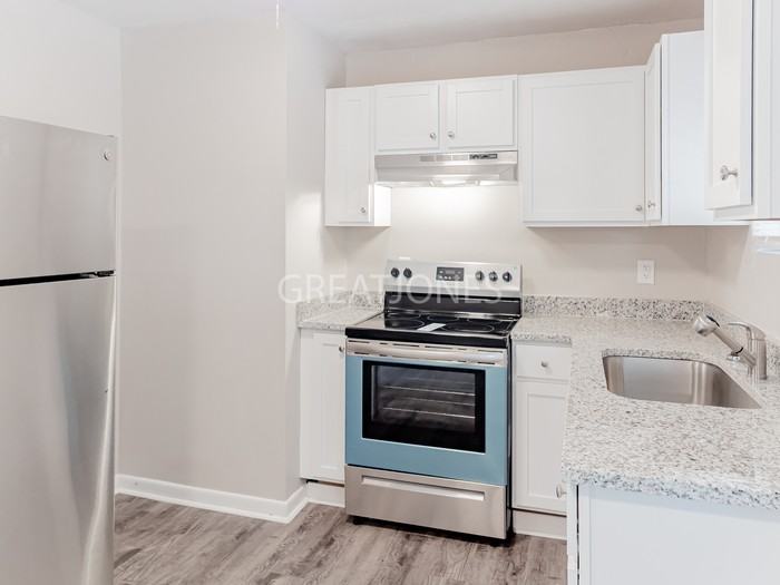 3407 Markham Dr - Photo 3 of 14