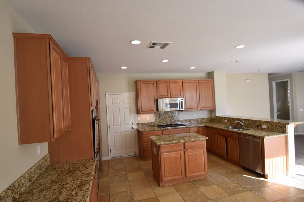 6002 Kittyhawk Way - Photo 3 of 9