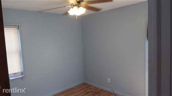 8445 Becker Ave - Photo 3 of 14