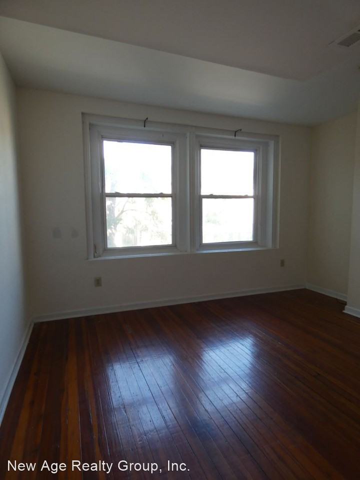 824 S St Bernard Street - Photo 3 of 8