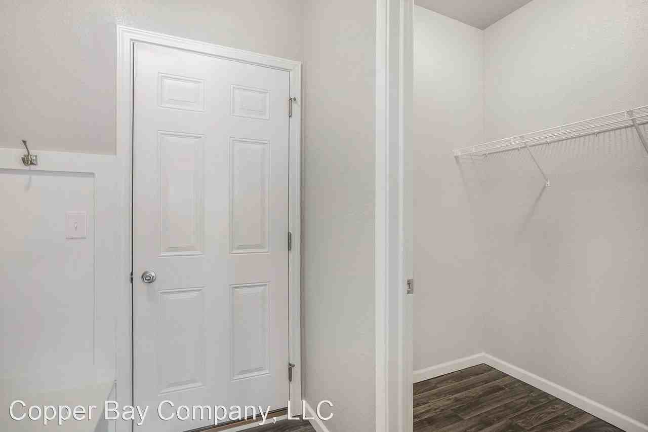 850 Winchester St - Photo 3 of 27