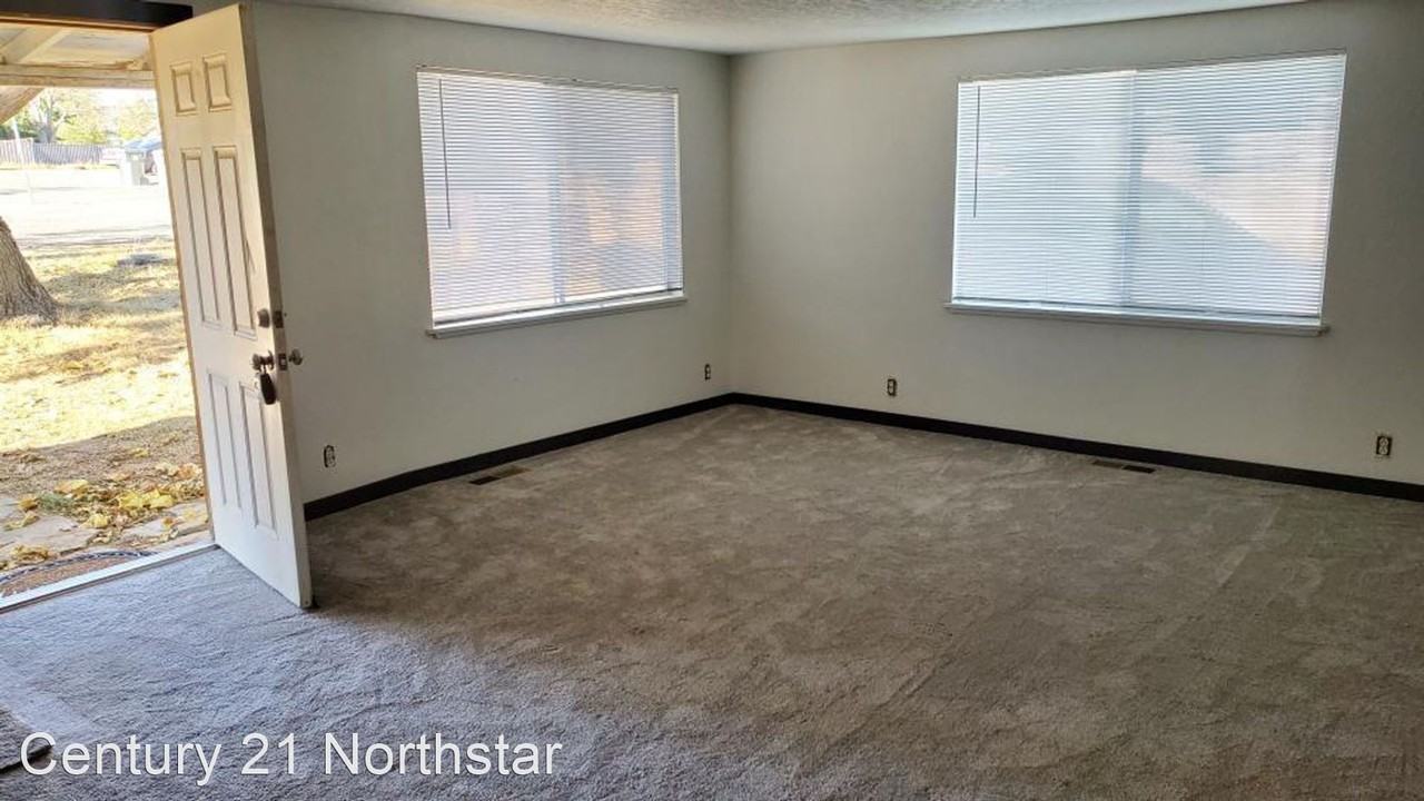 304 Patton St - Photo 3 of 7