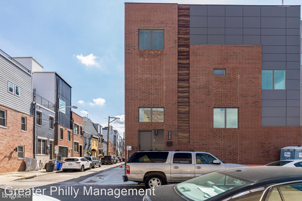 2240 League St - Photo 2 of 34