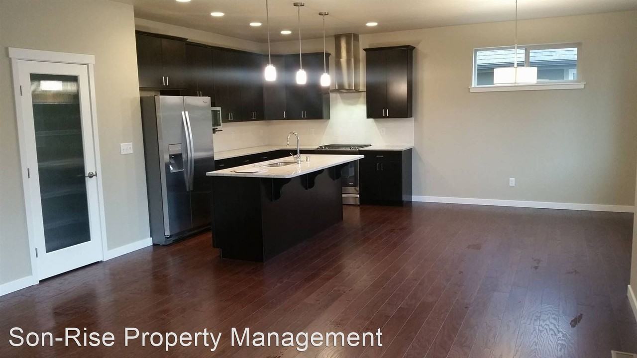 704 Woodbury Way - Photo 3 of 14