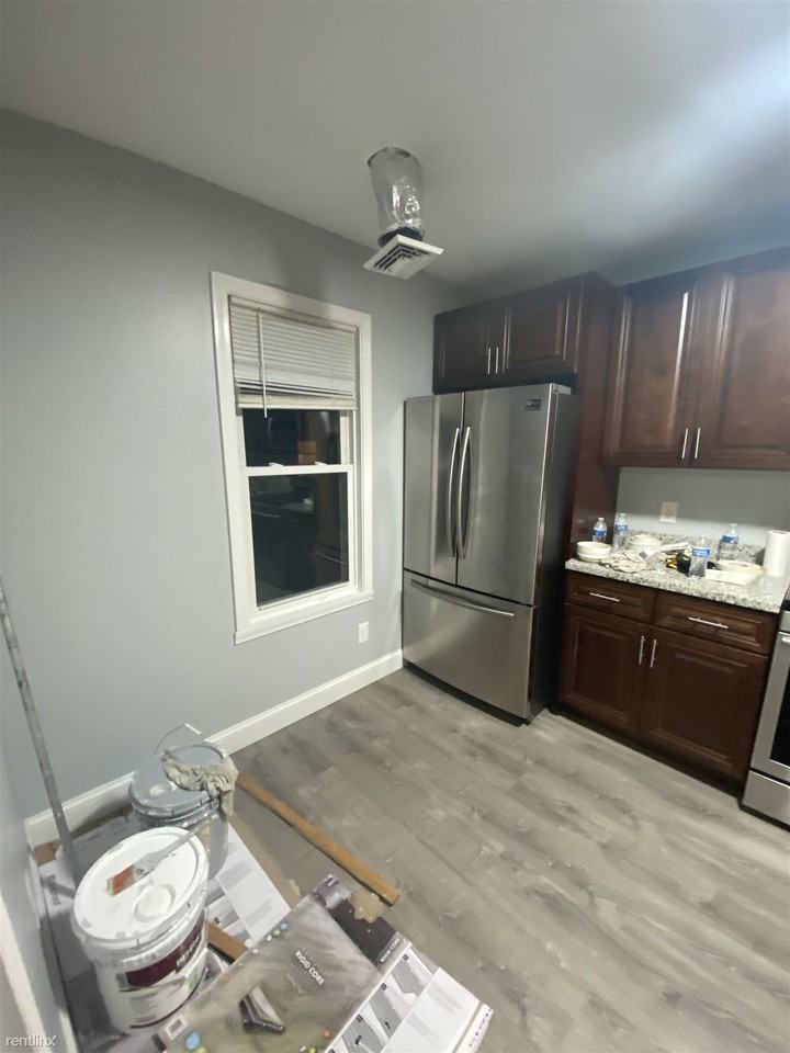 243 Bruce St #2 - Photo 3 of 38