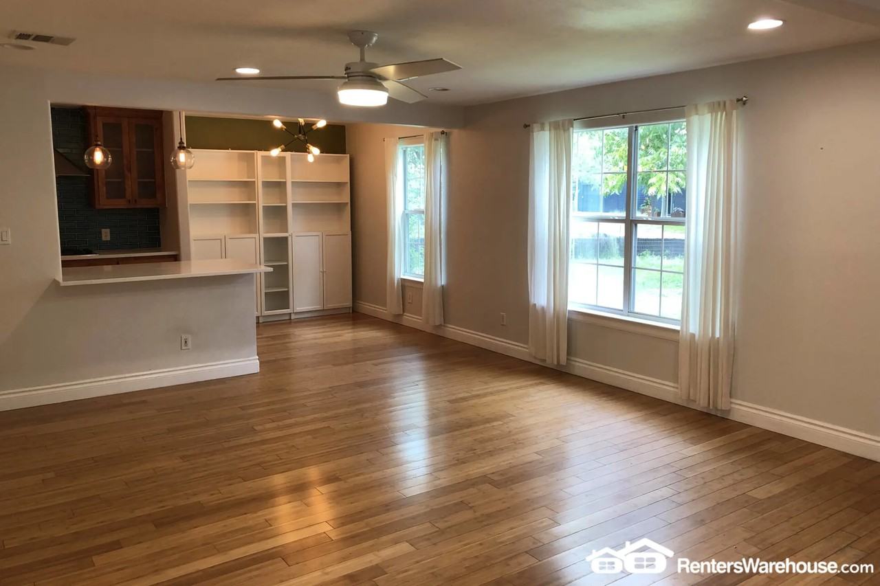 403 S Park Dr - Photo 3 of 44