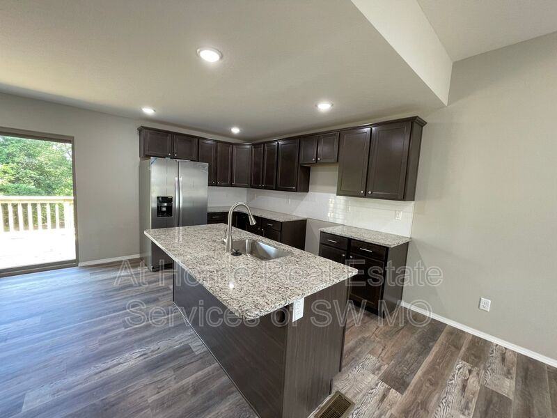 3921 W Linwood St - Photo 3 of 15