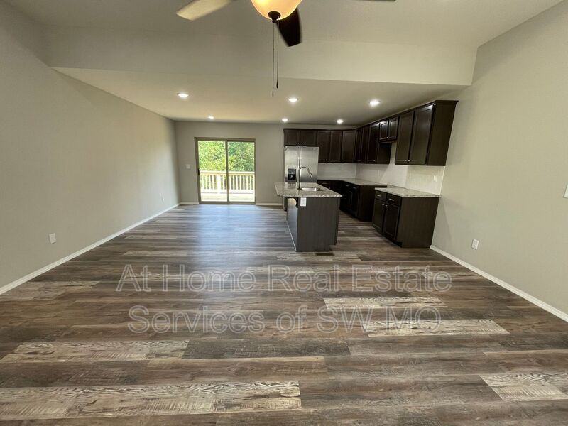 3921 W Linwood St - Photo 2 of 15