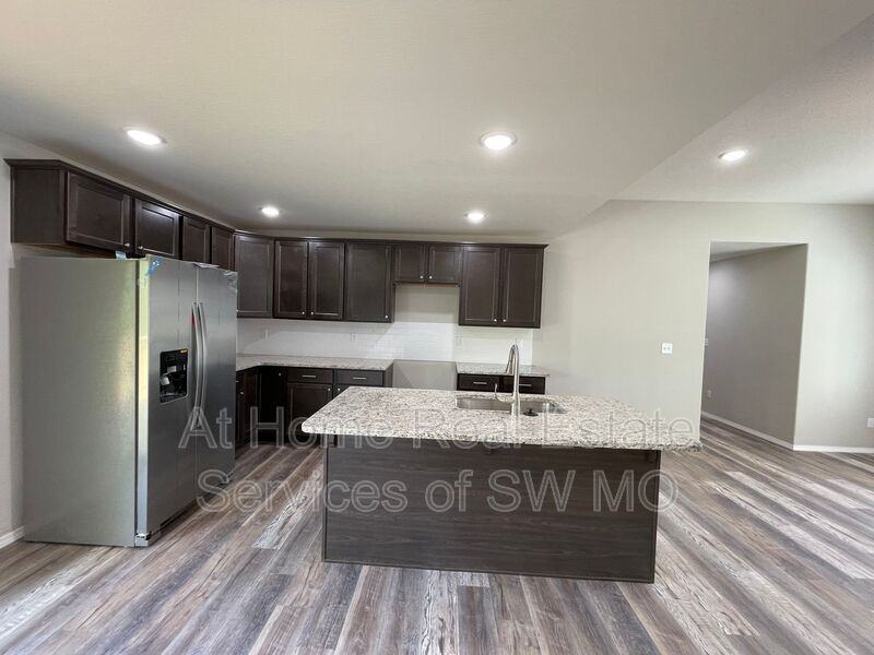 3921 W Linwood St - Photo 4 of 15