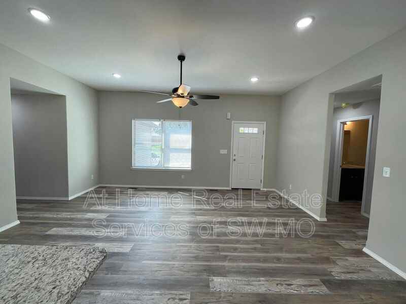 3921 W Linwood St - Photo 5 of 15