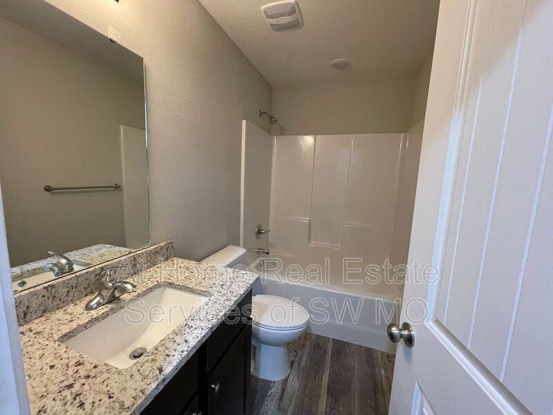 3921 W Linwood St - Photo 7 of 15