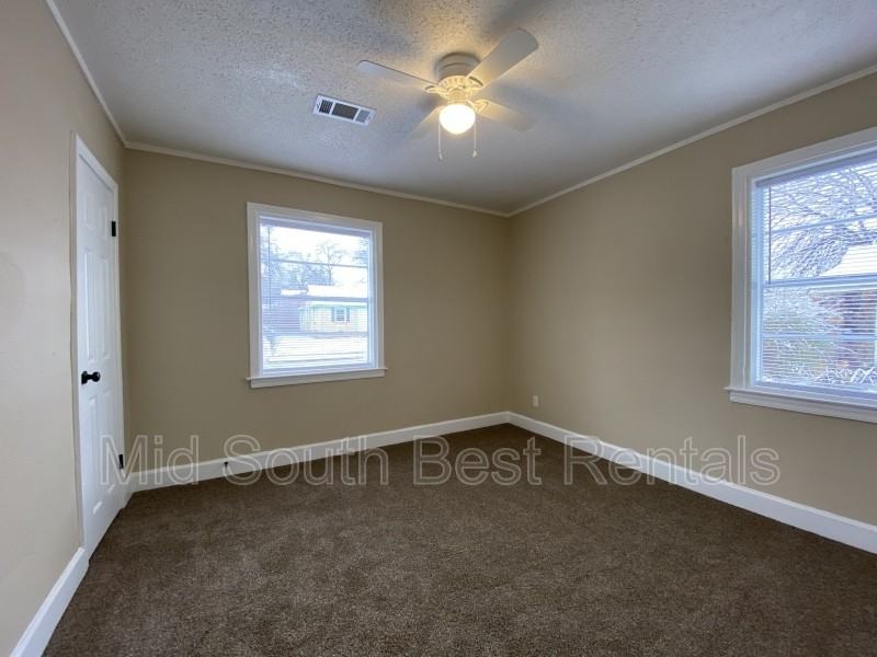 2311 Alameda Ave - Photo 4 of 8