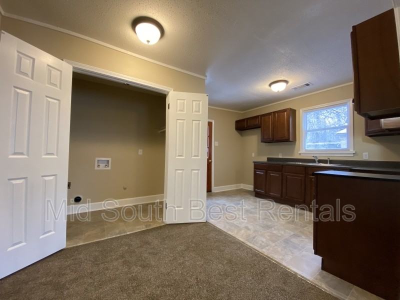 2311 Alameda Ave - Photo 7 of 8