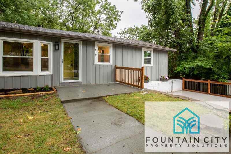 2323 Nw Woodland Rd - Photo 2 of 34