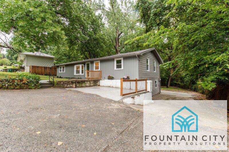 2323 Nw Woodland Rd - Photo 3 of 34