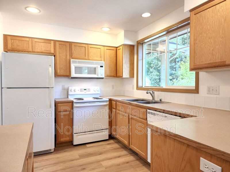 6624 206th Pl Ne #A - Photo 3 of 22