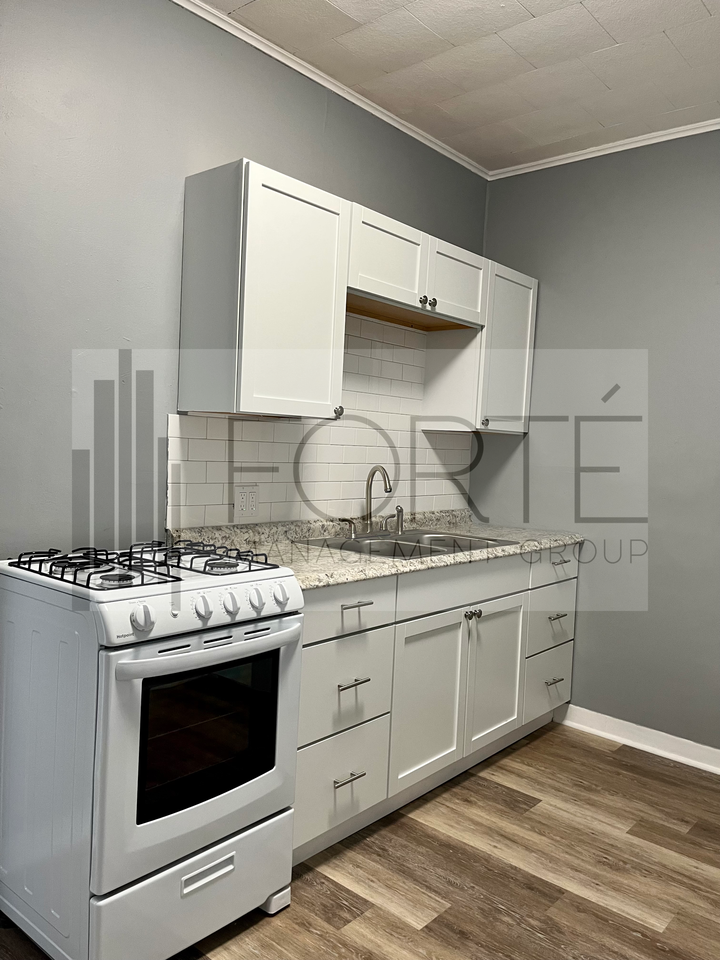 140 High St - Photo 2 of 5