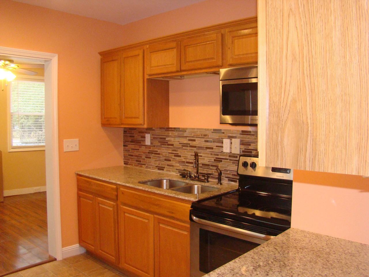 2728 Kingswood Dr - Photo 2 of 21