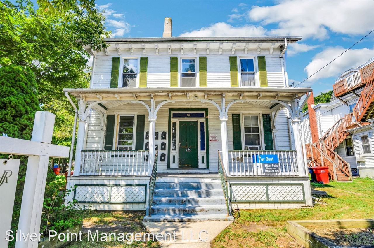 204-204 1/2 Atlantic St - Photo 2 of 35