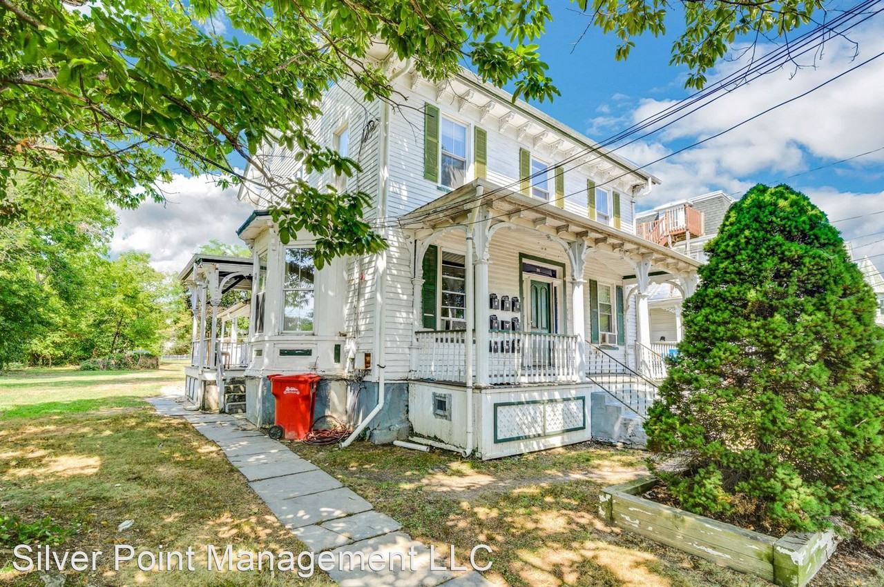 204-204 1/2 Atlantic St - Photo 3 of 35