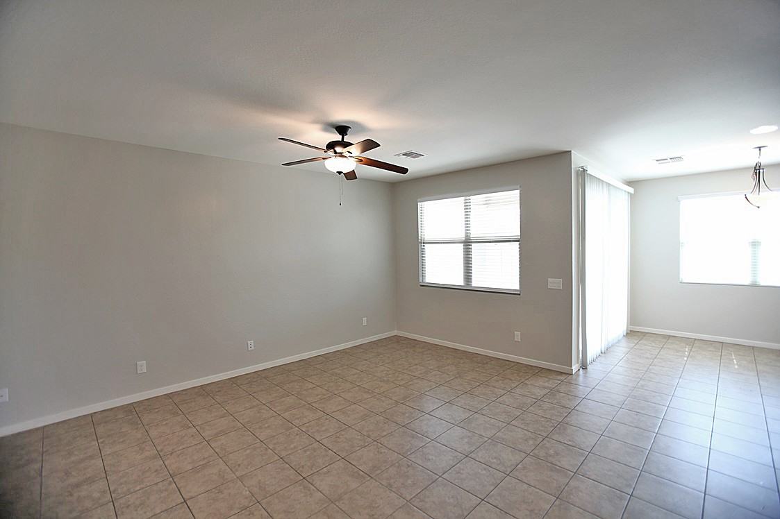 23761 W Watkins St - Photo 2 of 18