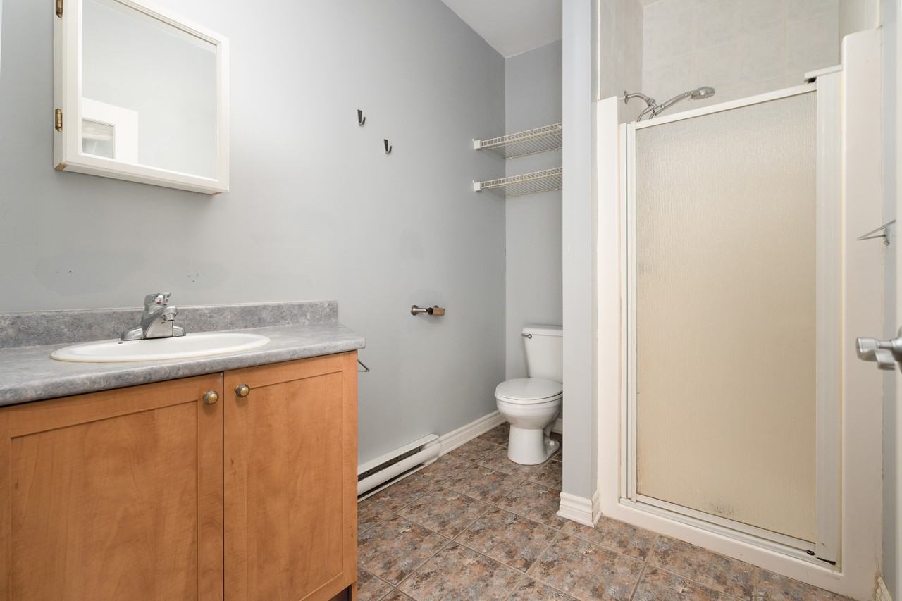 320 Rue Sherbrooke O. #204 - Photo 2 of 18