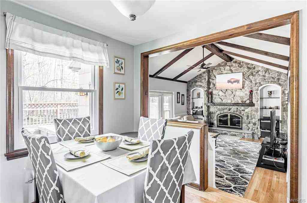 202 Misty Ln - Photo 2 of 5