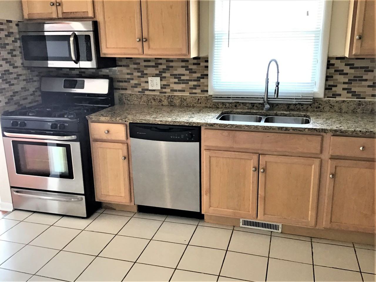 503 E 168th Pl - Photo 3 of 7